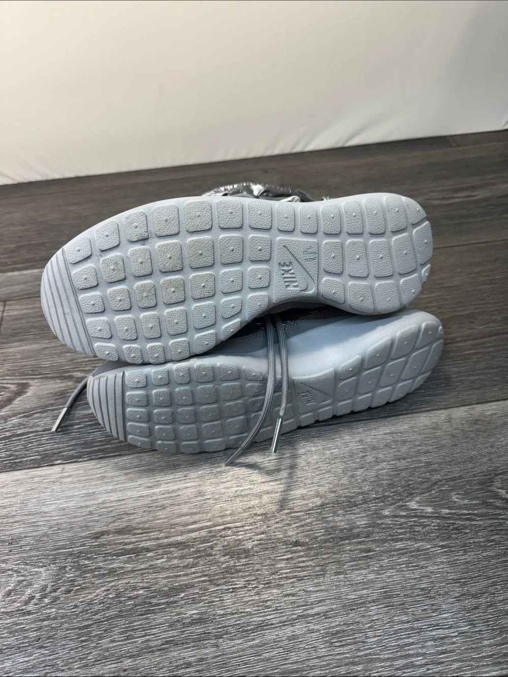 Nike Women's Gray Quilted Winter snow high top  Boots  Sz 11 (h76)